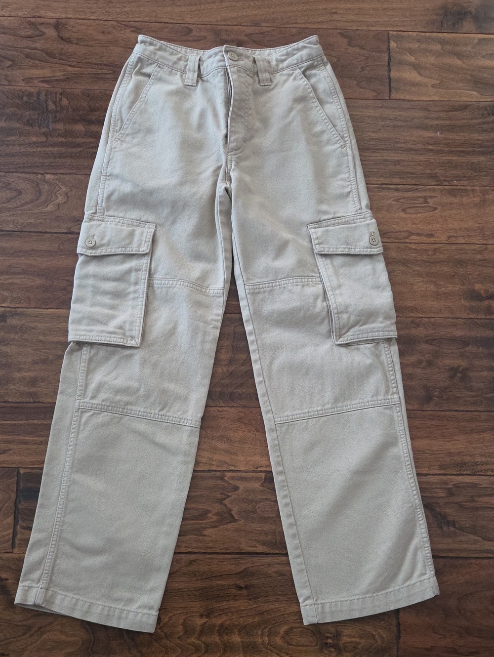 TNA Cargo Pants in Khaki. Size 0